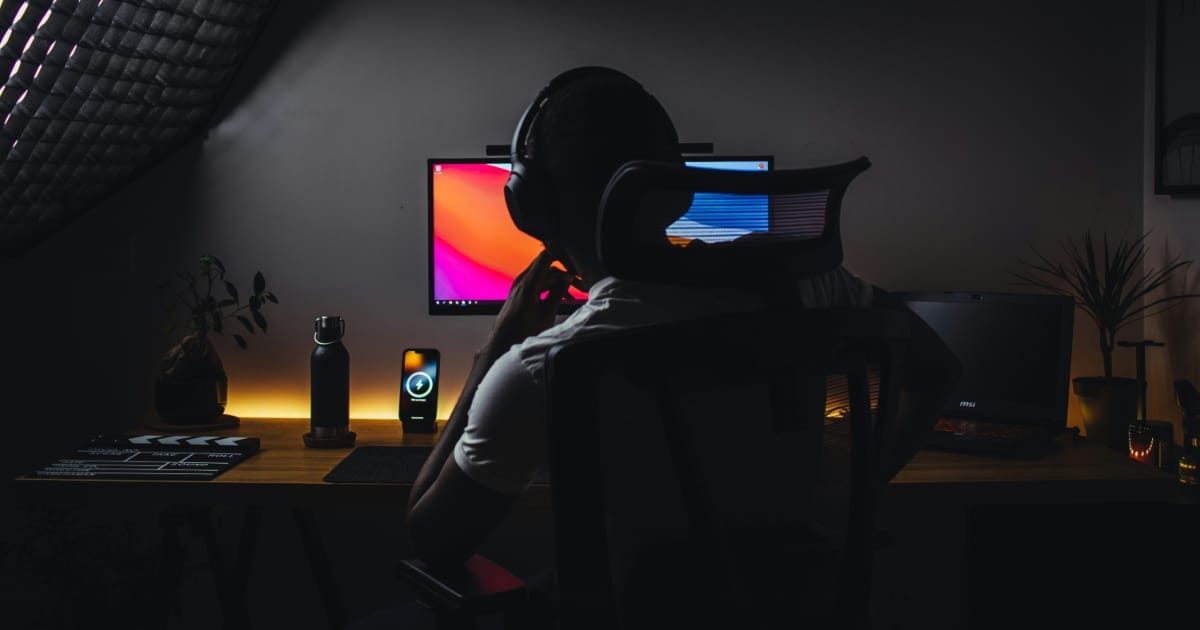 Design a Weekly Content Workflow That Supports Your Creative Energy