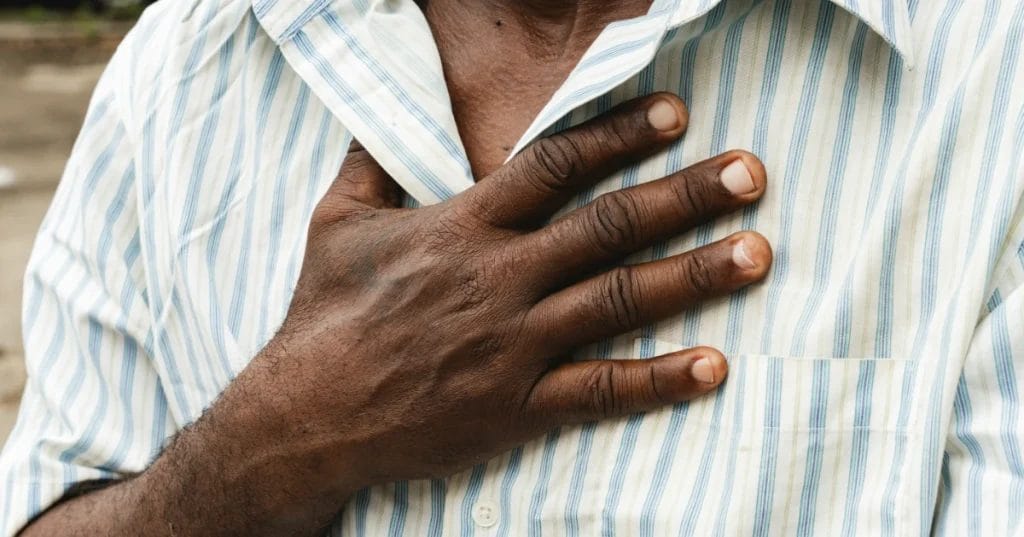 Hand on heart - Image by Fellipe Ditadi